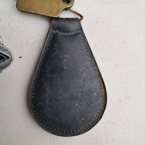 Vintage Morris 1100 Keyfob with RAC key, unknown key & part from a Riley Keyfob - Picture 3 of 8