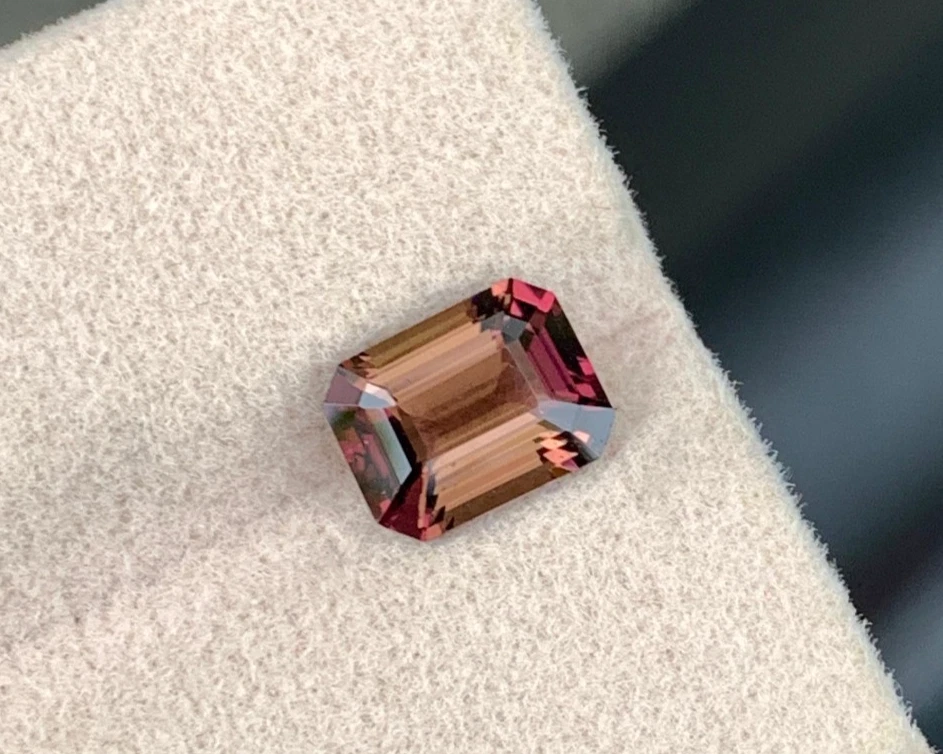 Certifid 1.67 Cts Lupa Natural Turmalina Limpia Bicolor 8mm Corte Cojín Congo Foto 3 de 4