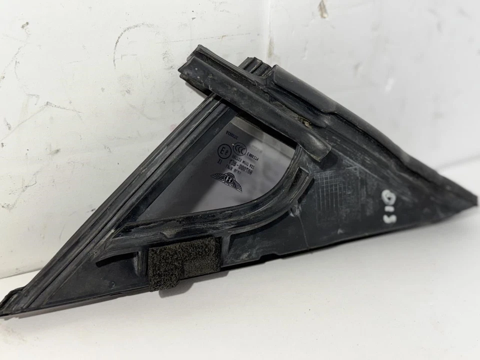 Переднее правое герметичное вентиляционное стекло 3Y5845114E Bentley Mulsanne 10-20 - Изображение 3 из 4