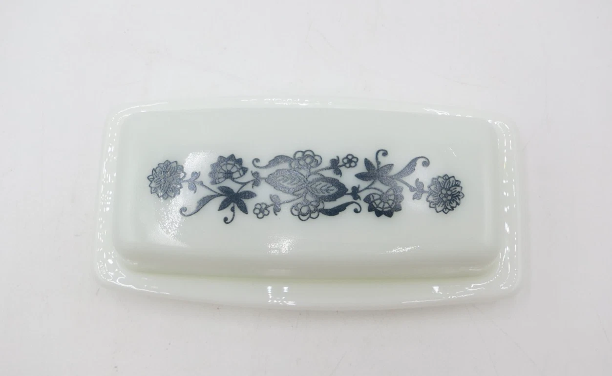 VINTAGE PYREX OLD TOWN BLUE BUTTER DISH BLUE ONION MILK GLASS