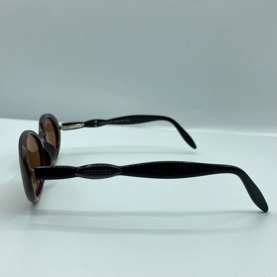 Gafas de sol ovaladas negras con montura roja Serengeti ISLES DR 6326C años 90 Y2k de colección Foto 2 de 4