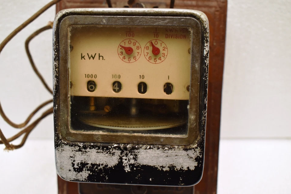 Vintage Industrial Electric Meter on Wooden Base – Rare Collectible Electricity - Image 3 of 4