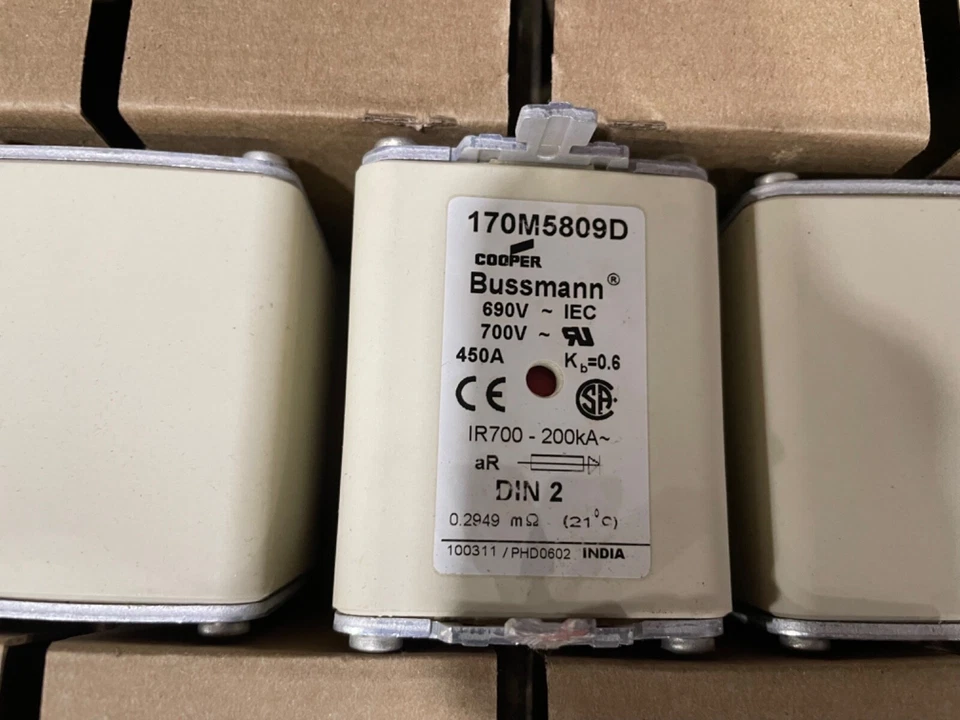NEW/ OLD STOCK 3 pieces Bussmann 170M5809D - Imagem 3 de 3
