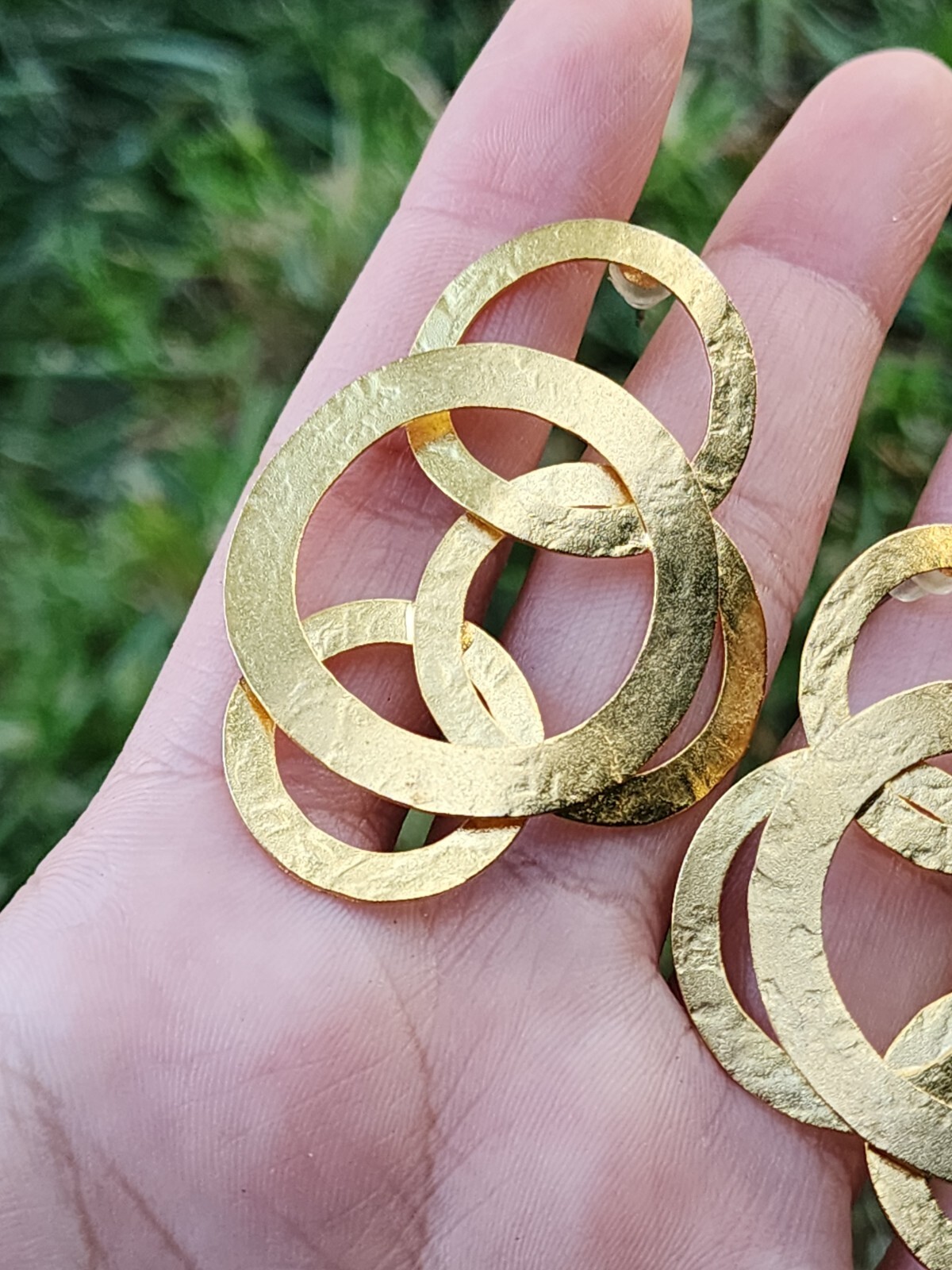 Pierced Earrings Gold tone Interlocking Circle Te… - image 5