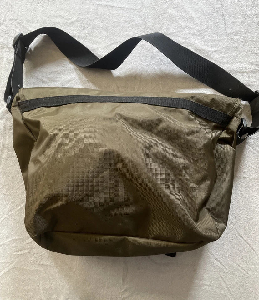Bolso Mensajero Eddie Bauer Courdura Nylon Verde Oliva Dos Hebillas Grande Foto 4 de 4