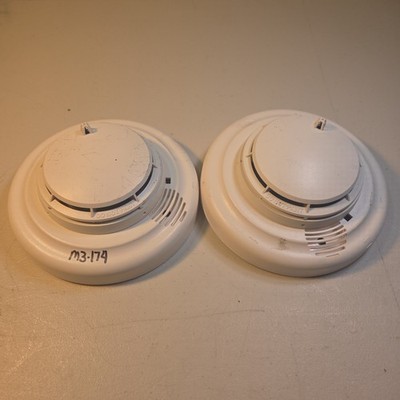 Lot Of 2 Simplex 4098-9754 Sensors With 4098-9794 Sounder Bases White Pre-Owned