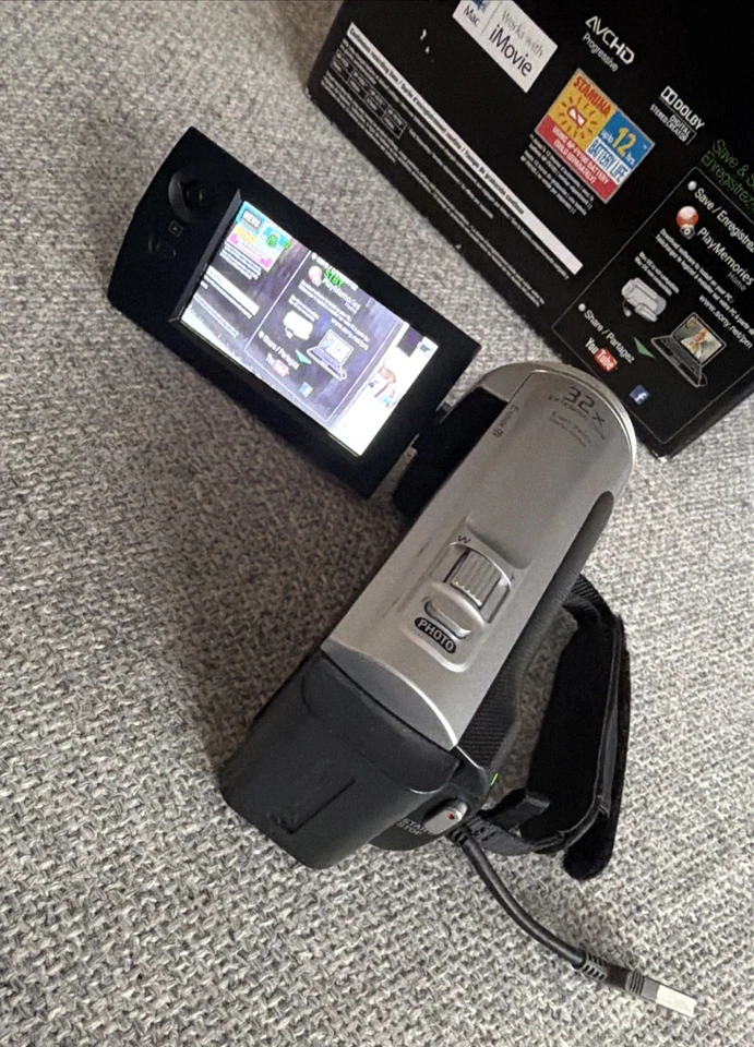 Sony HDR-CX220E Camcorder silber OVP - Bild 2 von 4