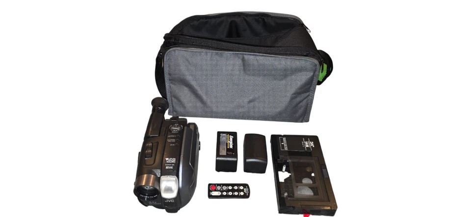 JVC GR-AXM700U VHS-C Camcorder 44x Zoom with 3 Batteries, Charger, Remote, Bag - Image 2 of 4