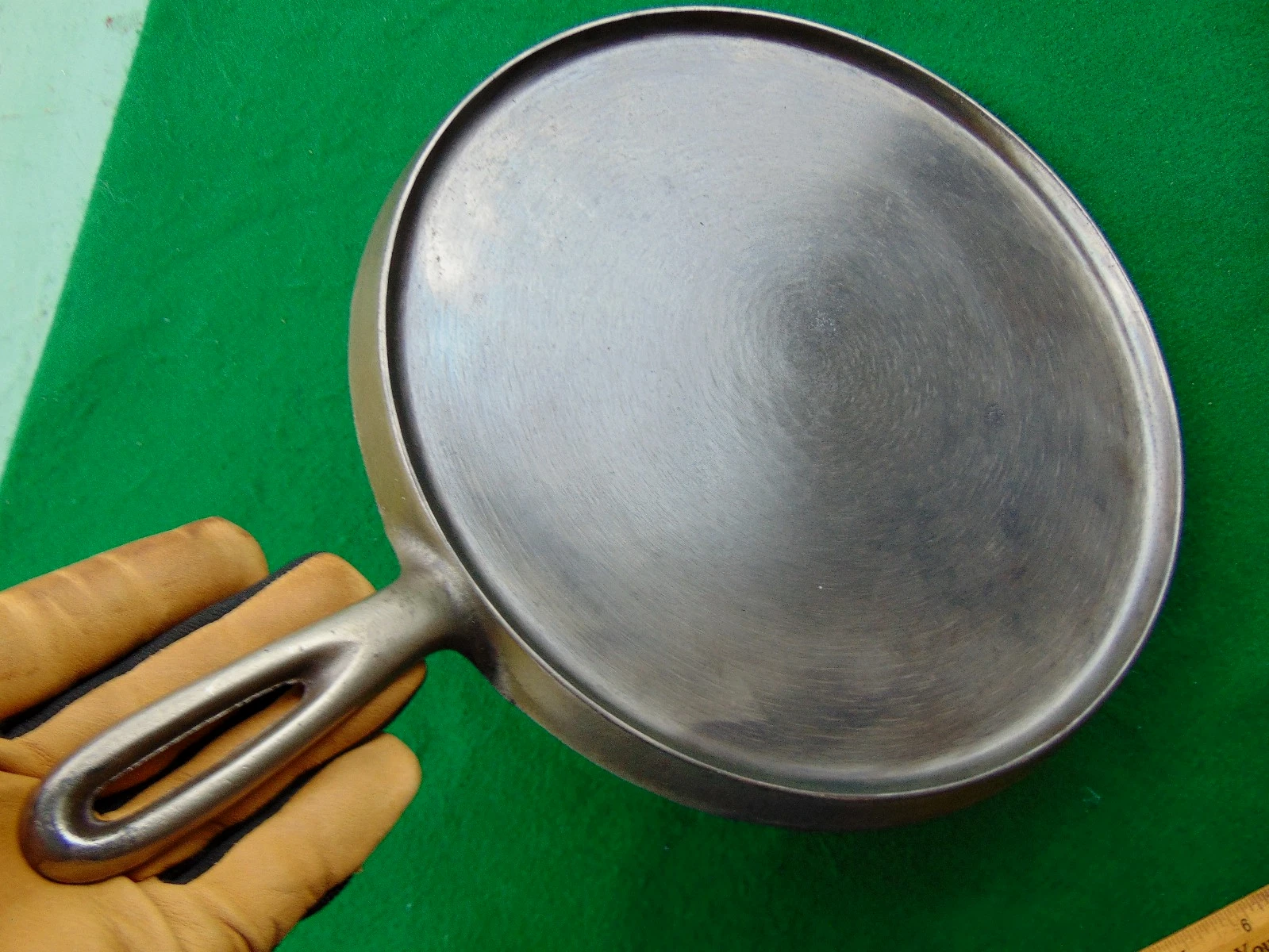 HTF Wagner Ware Sidney -0- Stylized Logo 1110B #10 Cast Iron Round GRIDDLE VGC