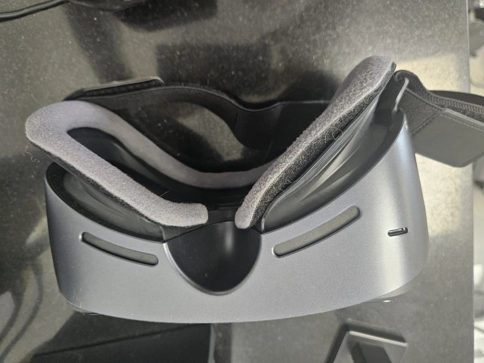 Samsung Gear VR 2 Oculus Virtual Reality Headset 2016 SM-R323 Blue / Black USB-C - Image 3 of 3