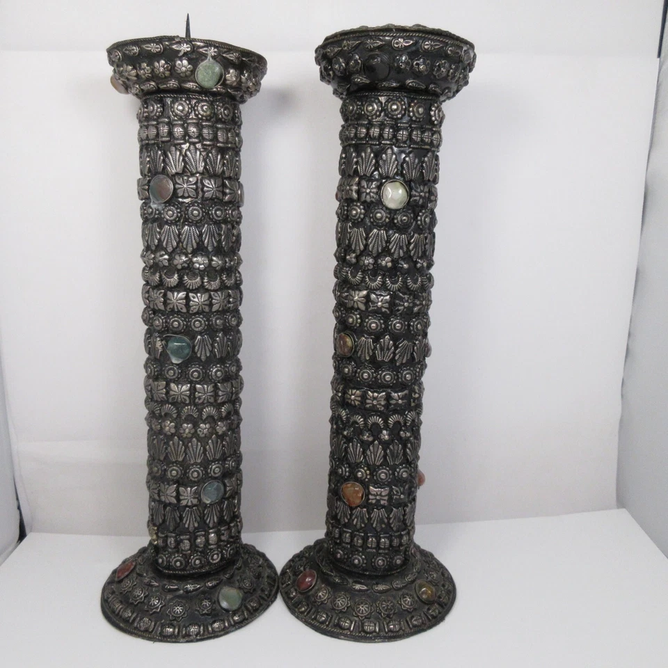 2 candelabros decorativos altos de madera de metal forjado a mano con adornos Foto 3 de 4