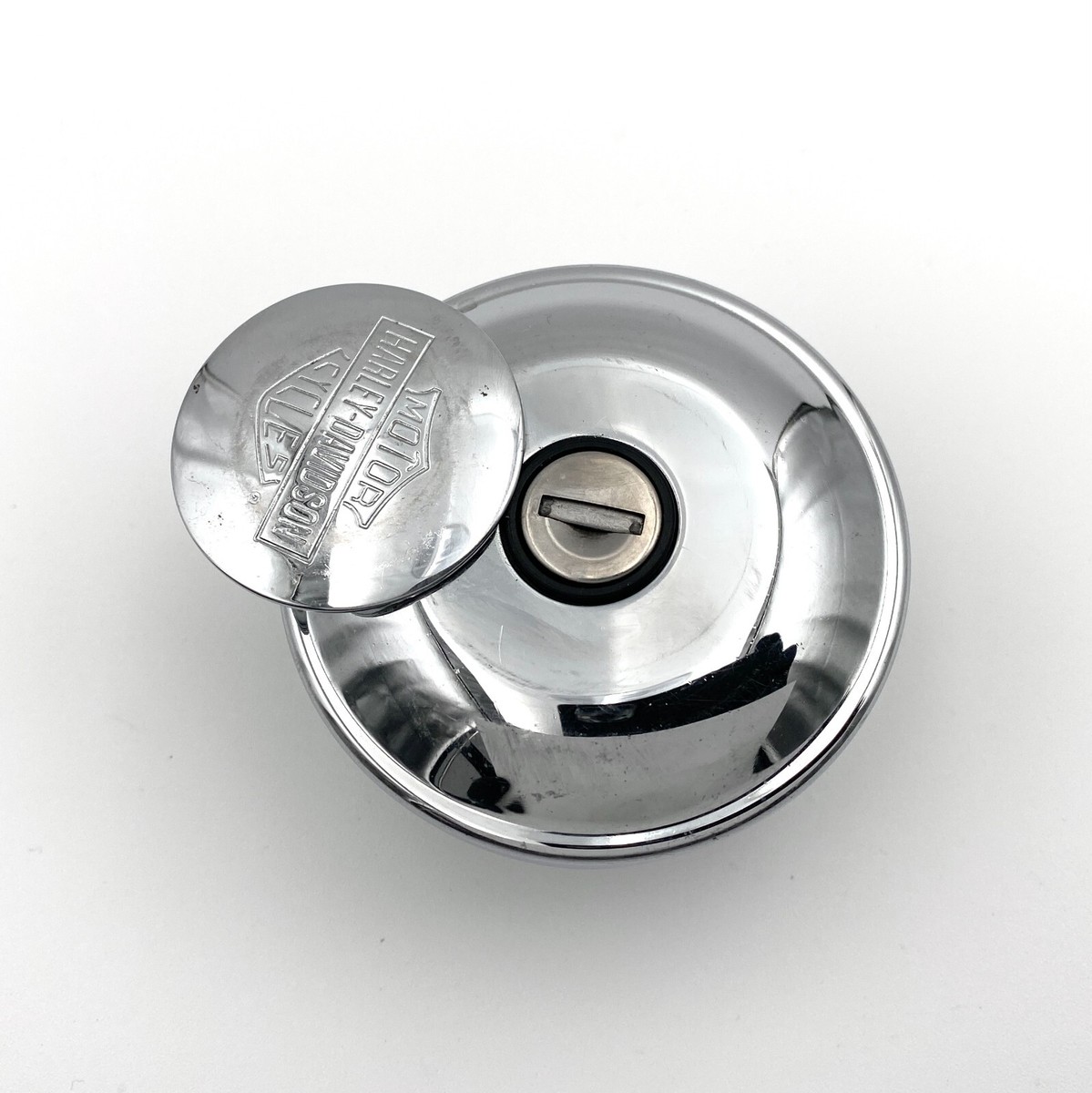 No Key oem Harley 61100055 Locking Chrome Gas Fuel Cap XL Road