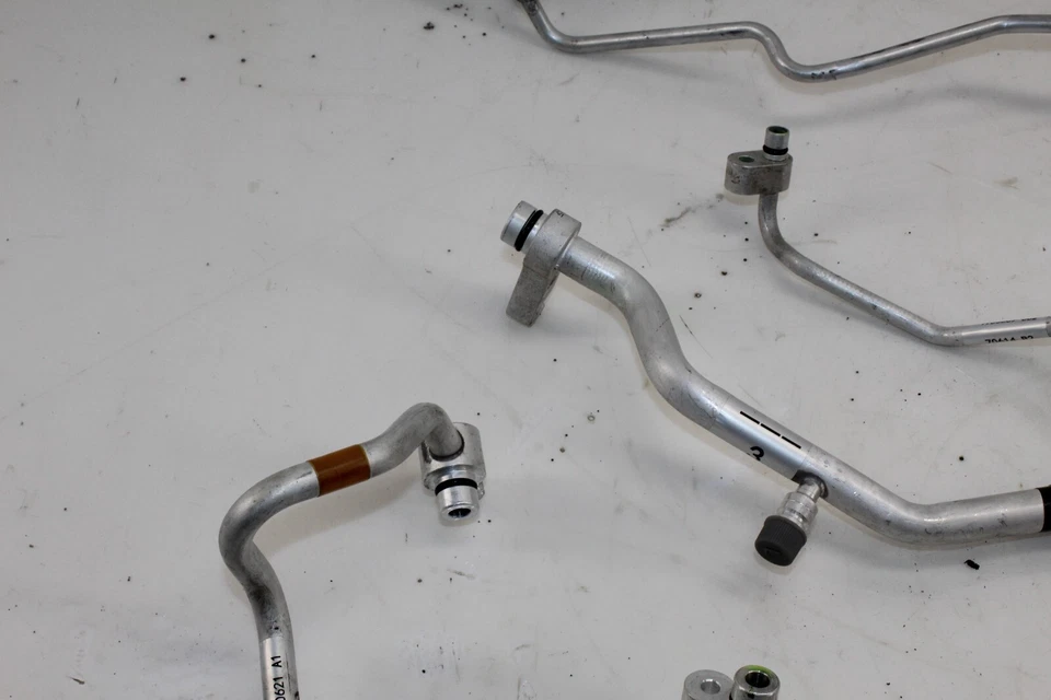 Juego de mangueras de línea de aire acondicionado Fiat 124 Spider 2017-2019 OEM Foto 3 de 4