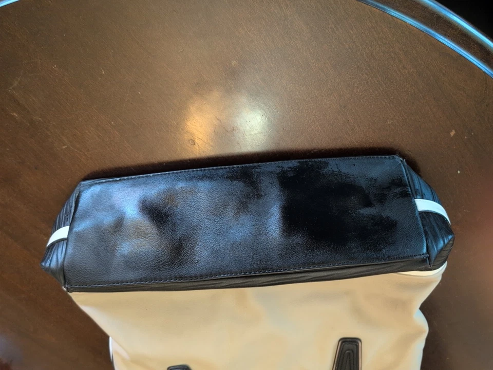 Monedero Simply Vera Wang Beige y Negro Foto 3 de 4