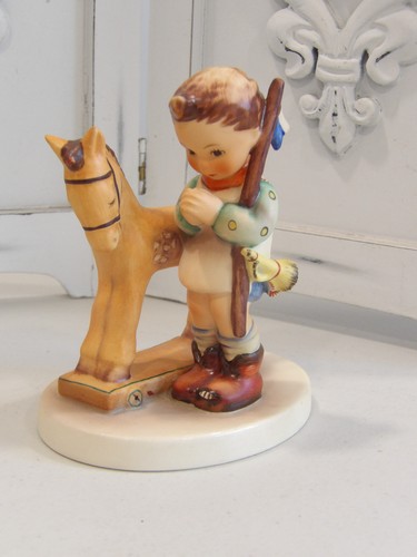 1970's Hummel Goebel W. Germany Figurine #20~"Prayer Before Battle"~TMK5