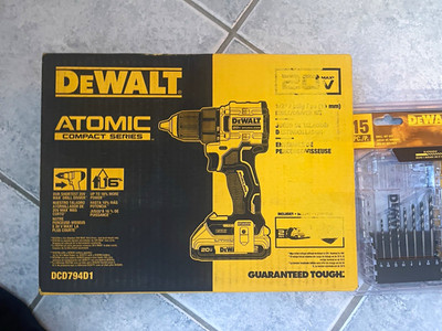 DEWALT ATOMIC Compact 20V MAX Brushless Drill Kit 2Ah Battery/Charger DCD794D1