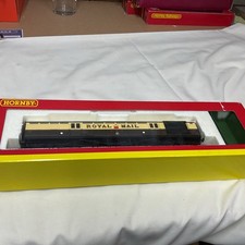 Hornby R4108 TPO Set Operating Mail Coach 848, GWR, Choc Cream, OO Gauge