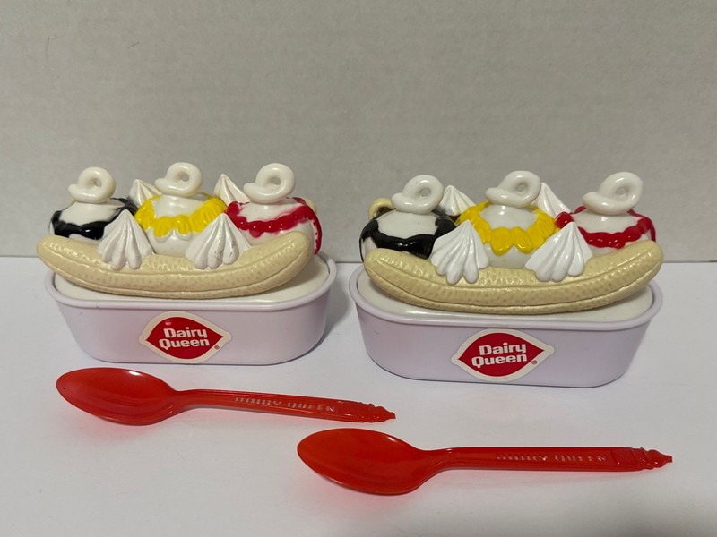 Vintage Dairy Queen  DQ Play Food  Banana Splits Lot  & 2 Spoons