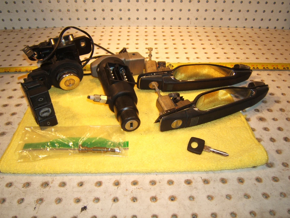 Mercedes 93 W140 500SEL Encendido / Guantera, Puertas, Cerraduras de maletero OEM 1 Juego 1 Llave Foto 2 de 4