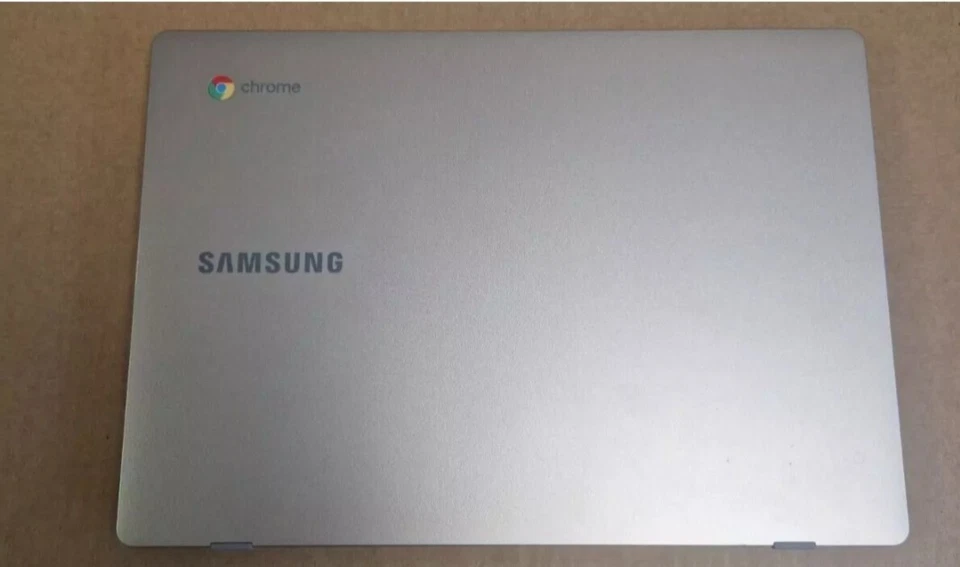 Samsung Chromebook 4 - 11,6 pollici - Celeron 4 GB 32 GB eMMC platino - grigio t - Immagine 2 di 3