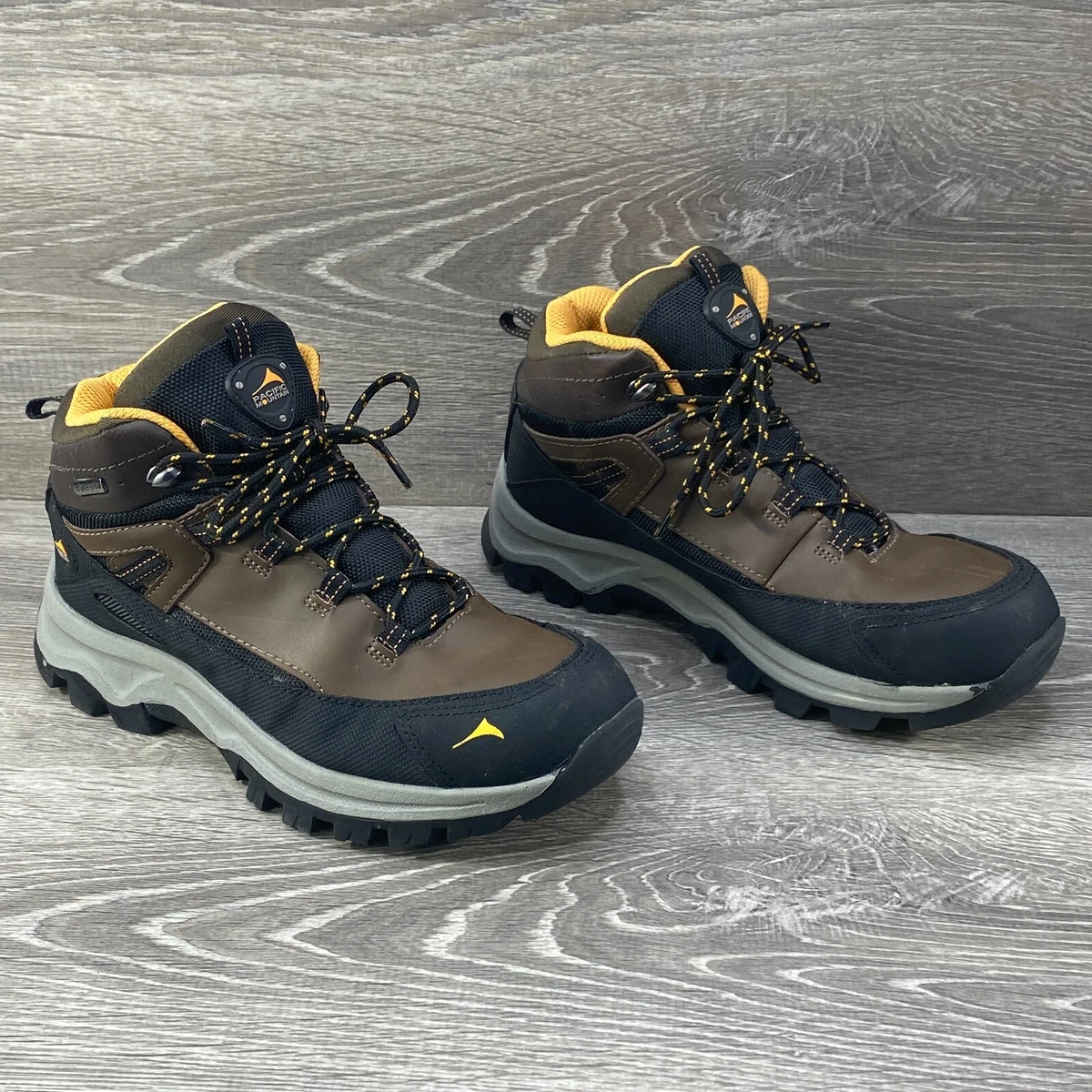 Hiking sales boots kingston