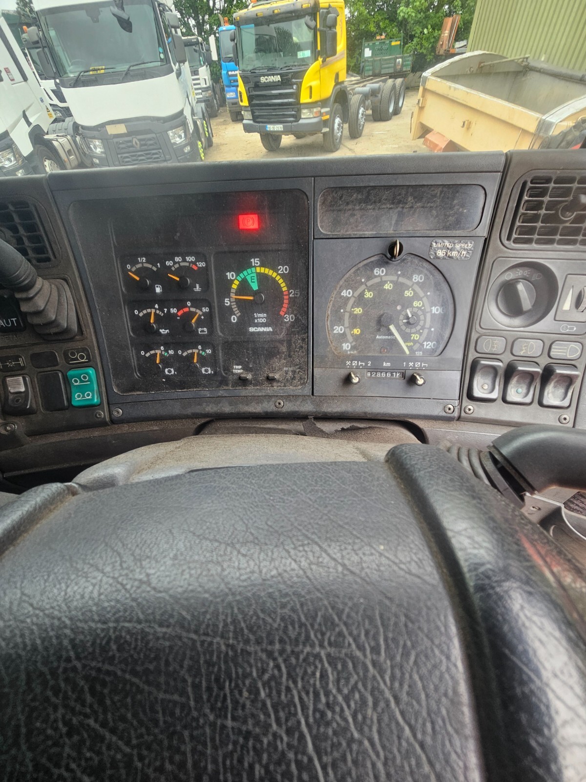 SCANIA 124 420 TRACTOR UNIT - Picture 9 of 12