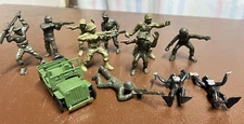 1960's GI Green PLASTIC ARMY MEN - 9 WW2 Soldier Figures, Jeep and Frog Men
