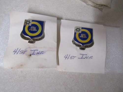 US MILITARY INSIGNIA CRESTS DI DUI SET OF 2 41ST INFANTRY STRAIGHT AND STALWART