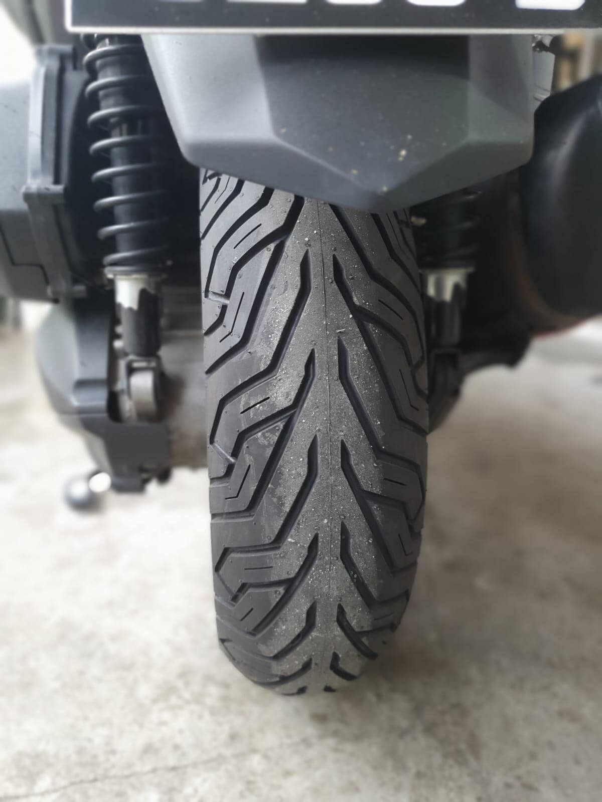 130/6013 Tubeless Scooter Tyre 130/6013 60P Deli SC109R Urban Grip