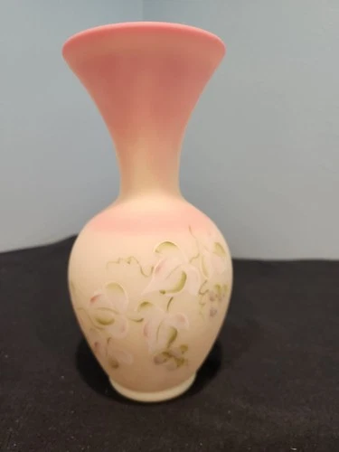 FENTON BEAUTIFUL BURMESE URANIUM GLASS VASE w FLORAL DESIGN