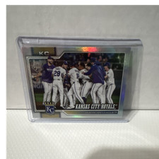 Topps Series 1 2025 #34 Kansas City Royals Rainbow Foil Baseball Card