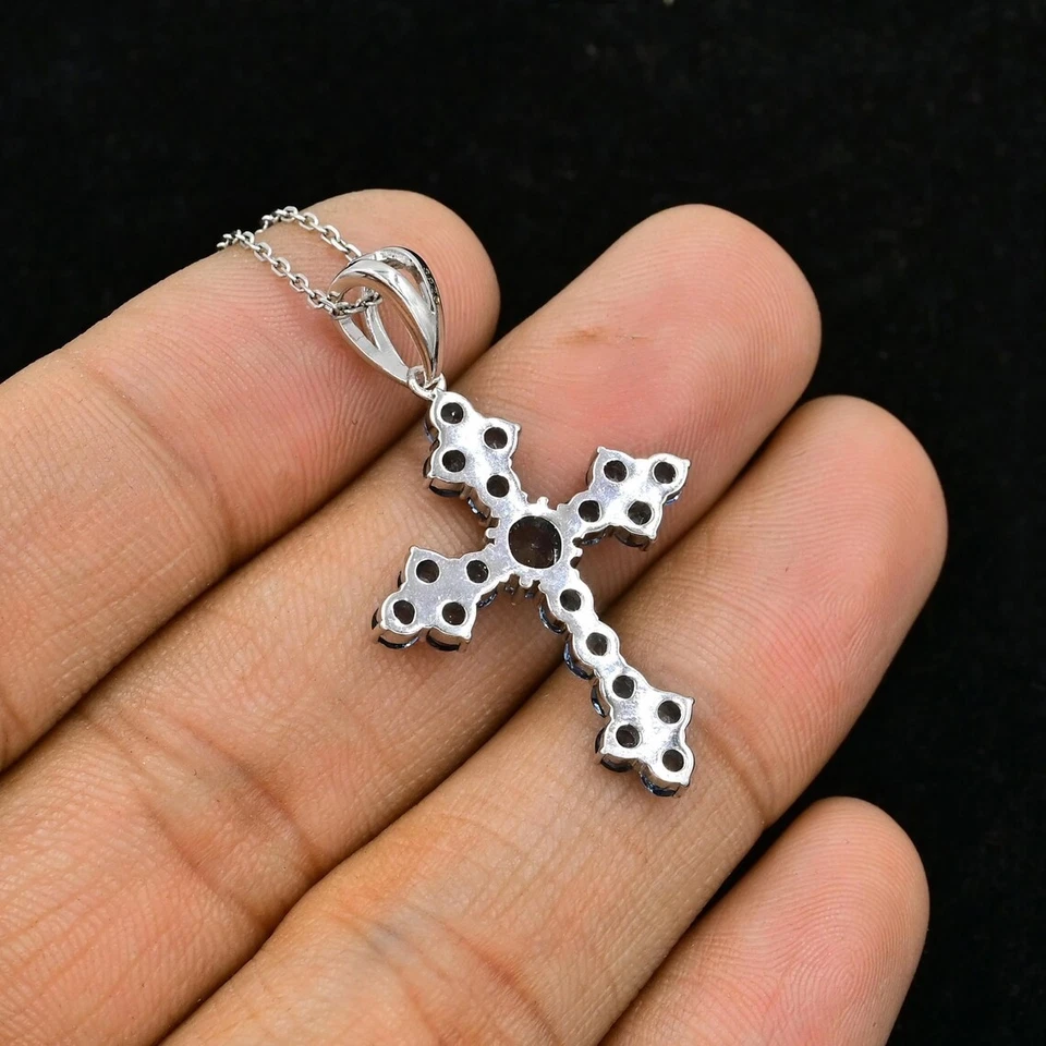 Colgante Cruz Topacio Azul Londres Creado en Laboratorio Redondo 2Ct Chapado en Oro Blanco 14k Foto 4 de 4