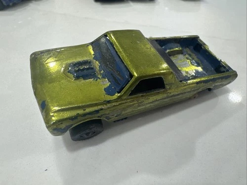 1968 Hot Wheels Redline Custom Fleetside in US Antifreeze Lime Shipping Junkyard