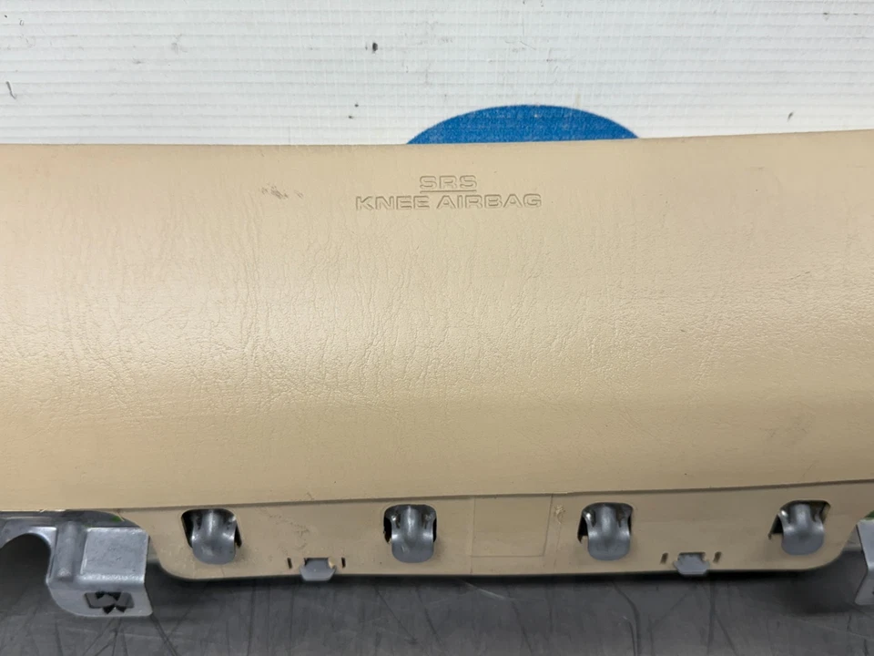 Lexus GS450H 2009 pasajero tablero derecho inferior rodillera reforzado - beige - 126 k Foto 3 de 4