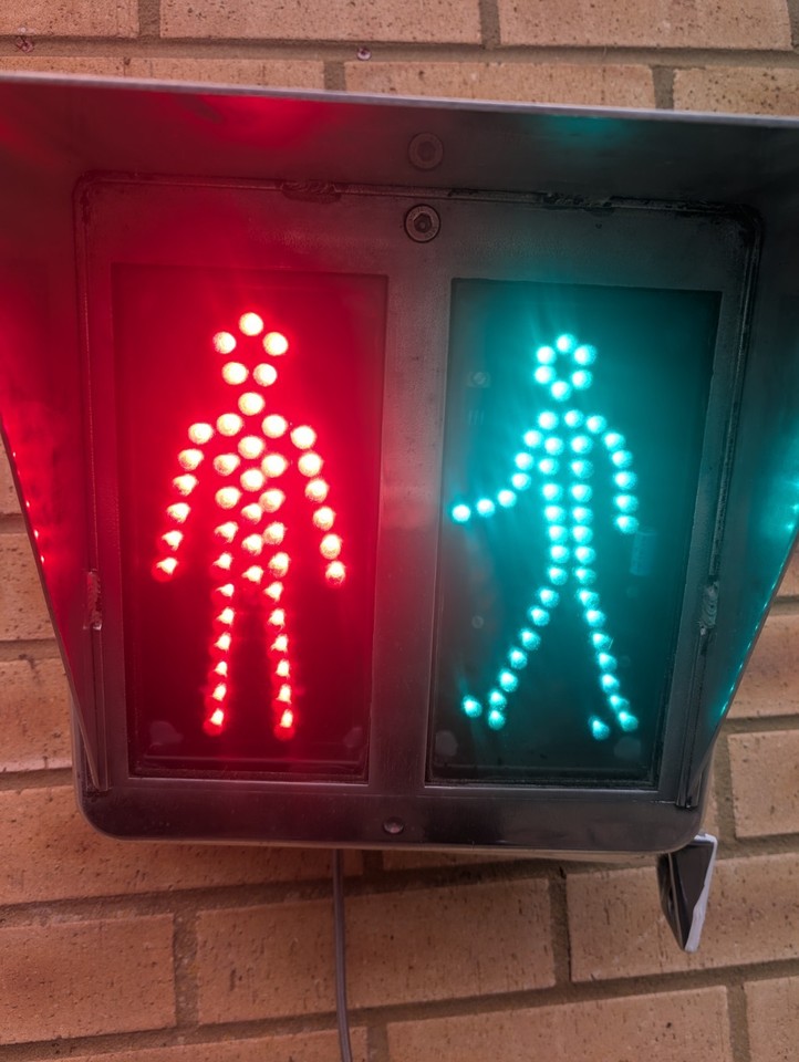 Refractive Traffic Sign Picture 1 of 8