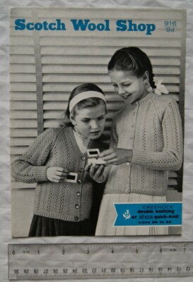 Vintage: Greenock 916 zierliche Mädchen Strickjacken, DK oder QK