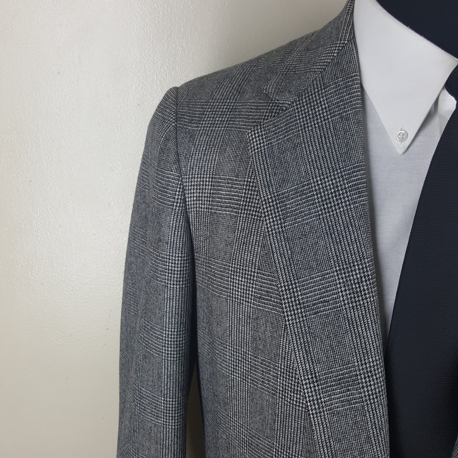 BROOKS BROTHERS Made In USA Sport Coat 3rd Btn Roll Center Vent 42 Long