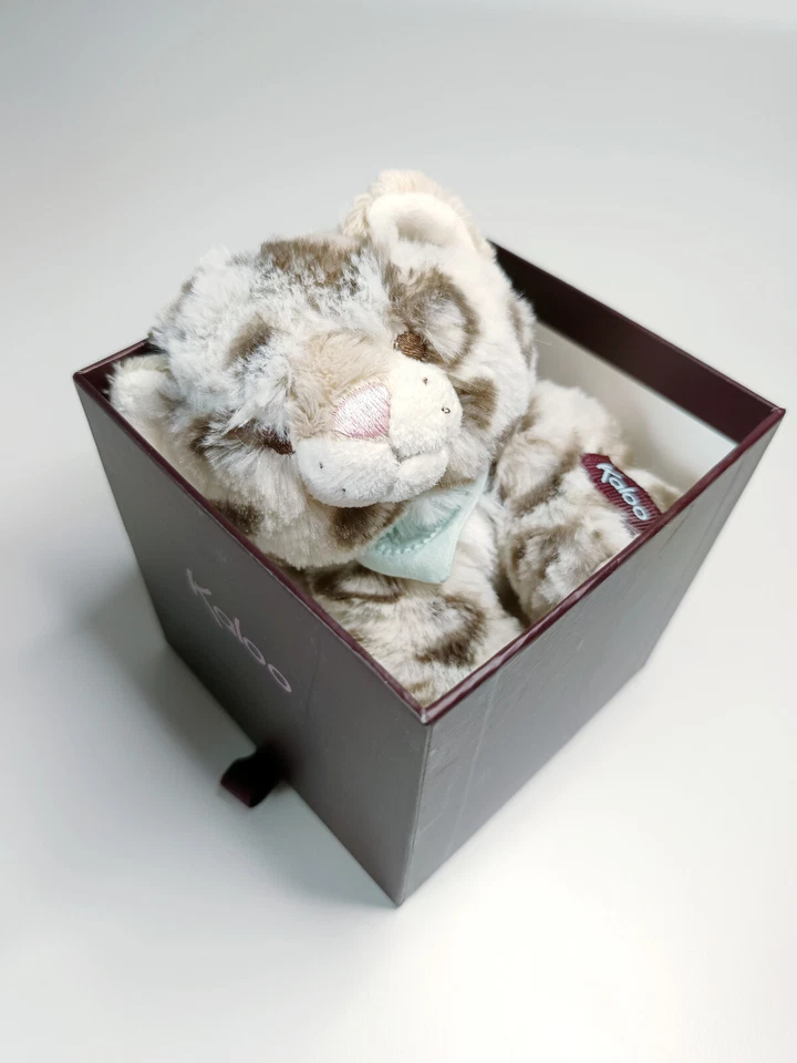 Peluche/Doudou Cookie Léopard Beige Bandana Bleu Les Amis 13cm & Boîte - Kaloo - Photo 3/4