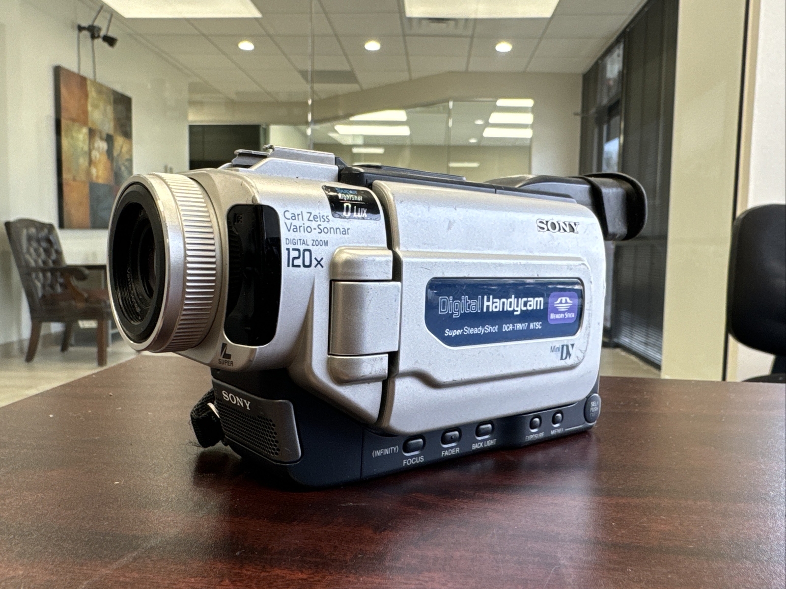 Sony Digital Handycam DCRTRV17 Mini DV Nightshot 120x Zoom W/O BATTERY