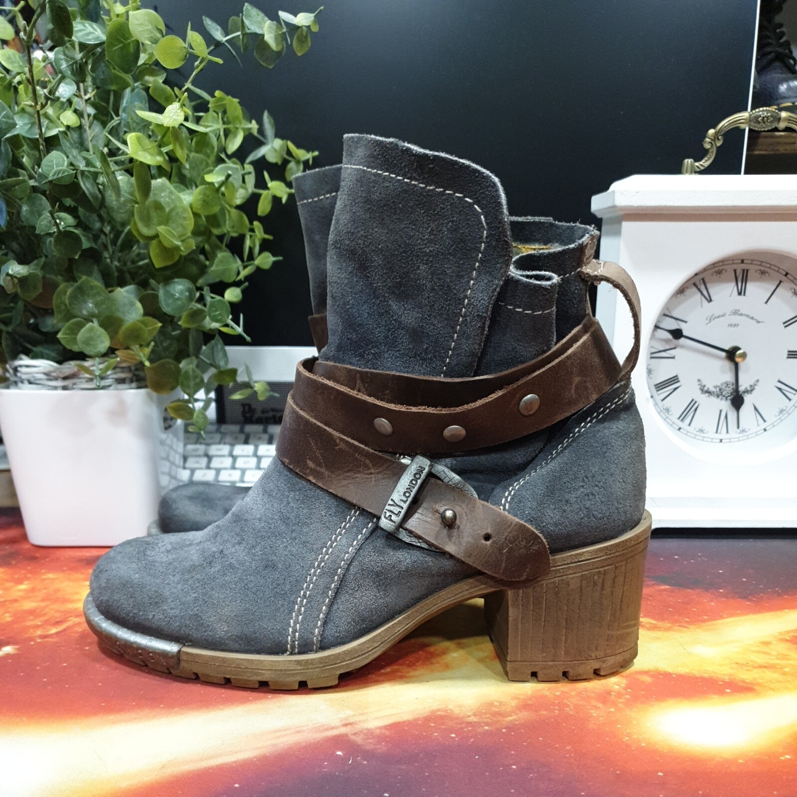 Womens Grey Suede FLY LONDON Lok Strap 