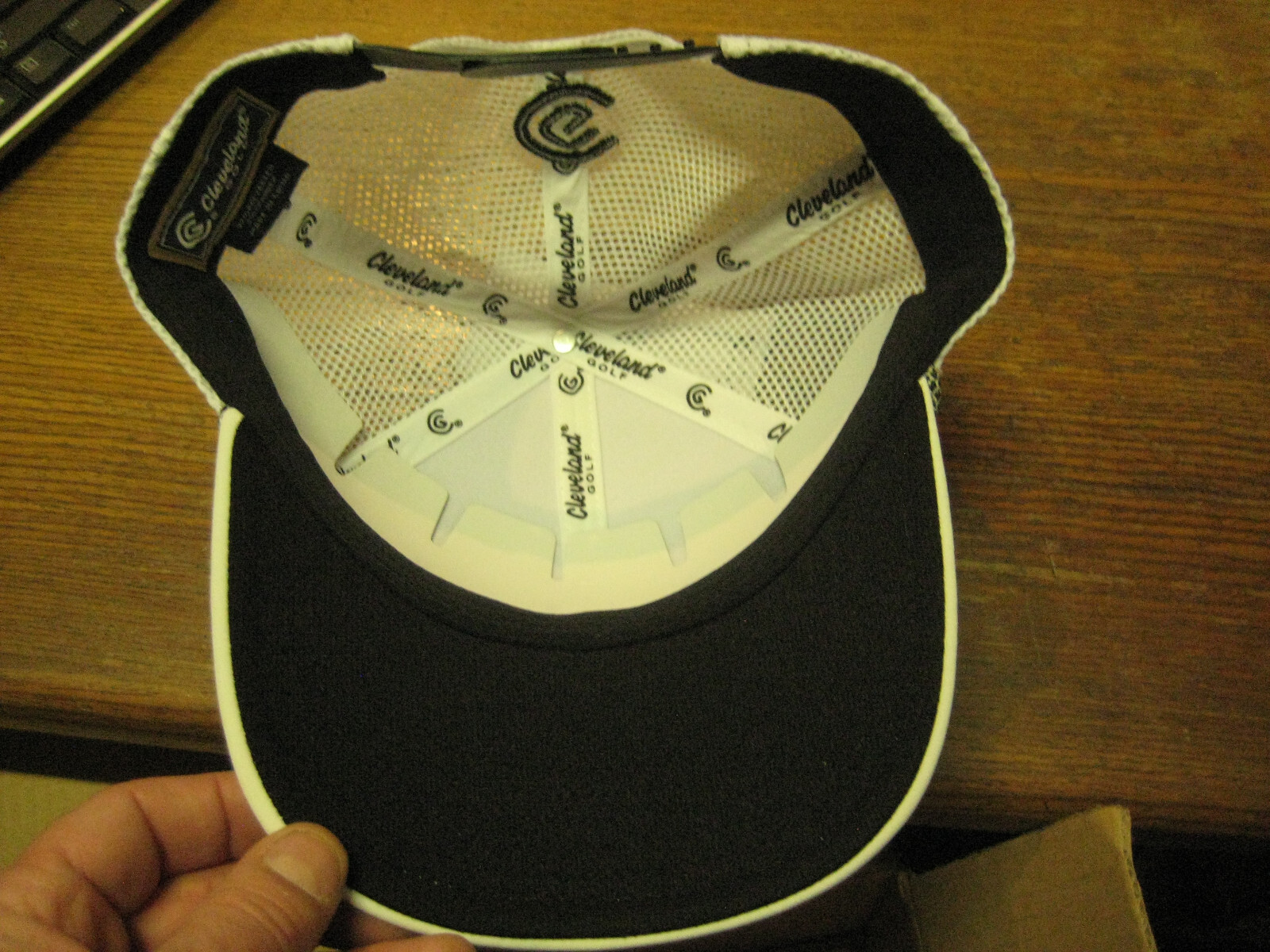 BRAND NEW Cleveland Golf Tour Trucker Rope Hat Golf cap White