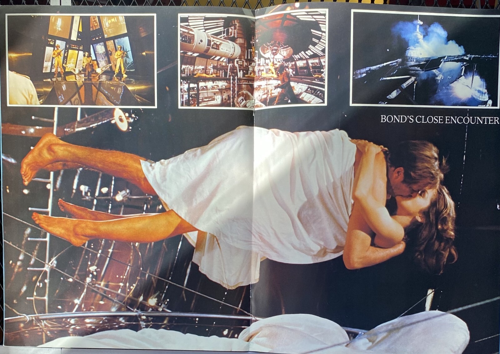 MOONRAKER 1979 007 James Bond adventure! Roger Moore Lois Chiles program