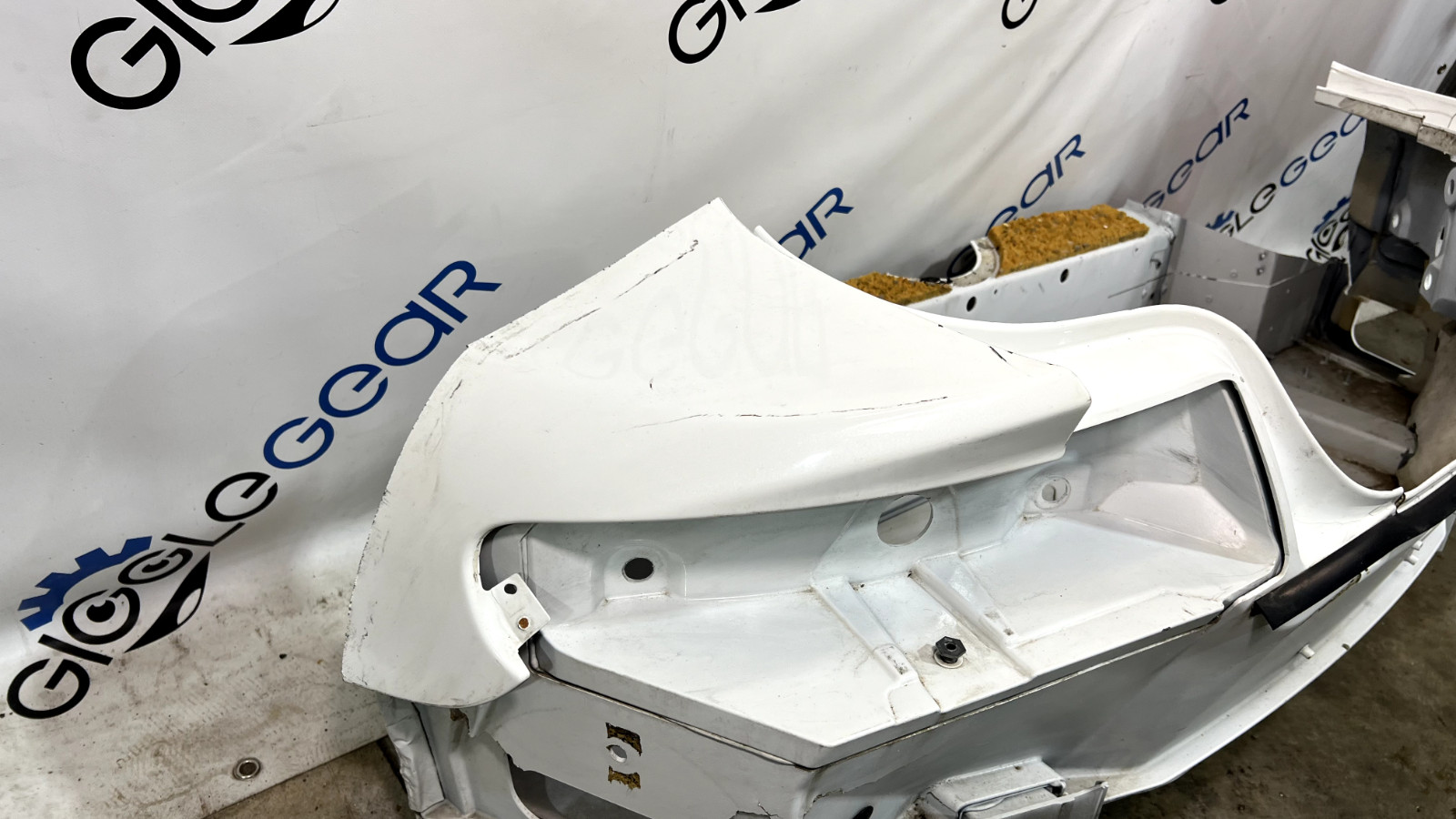 BODY REAR END - REAR PANEL  Aston Martin Vantage V8 2011 OEM