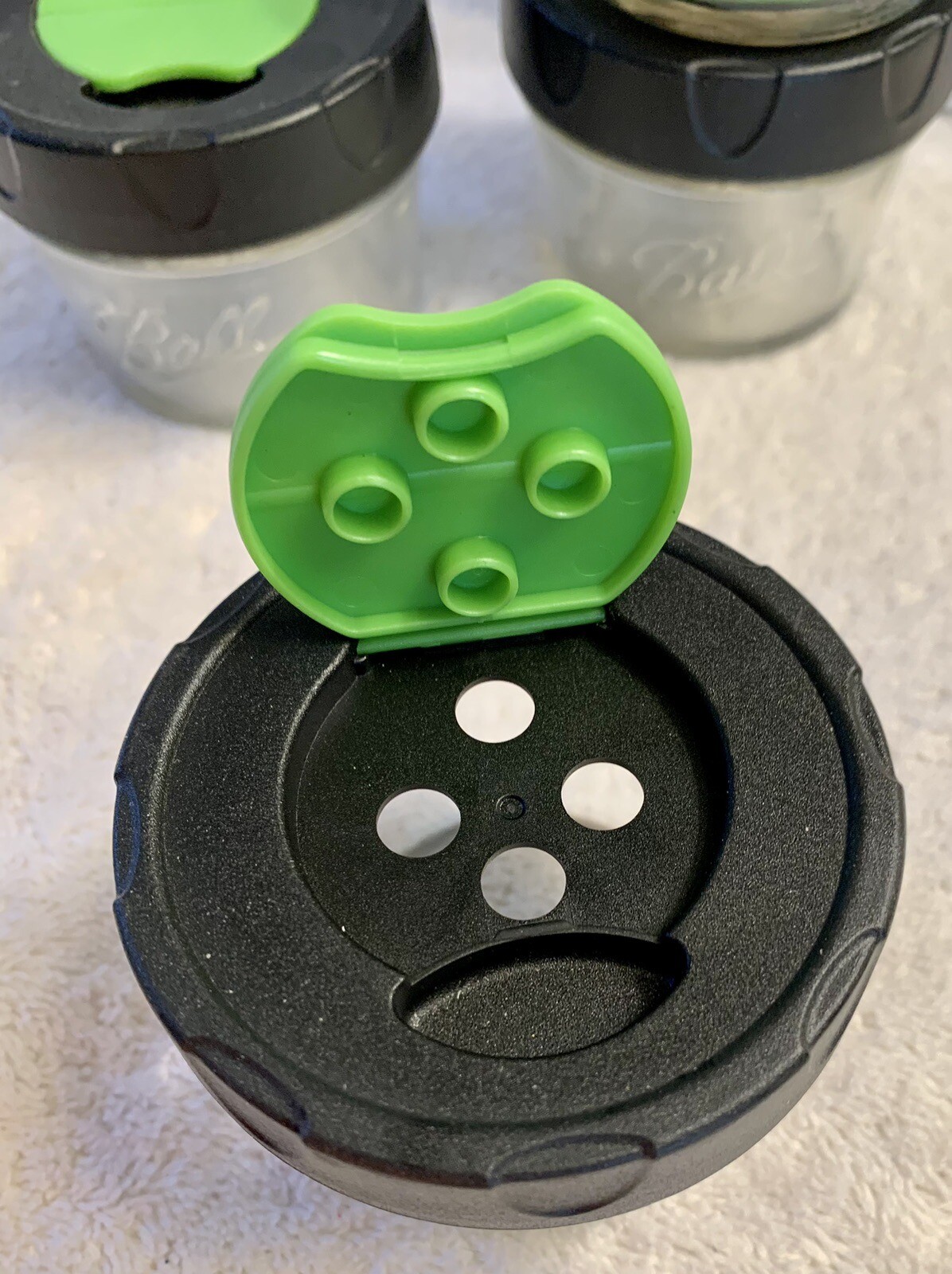 Ball Dry Herb Jars 4oz Lidded Shakers and Storage Containers eBay