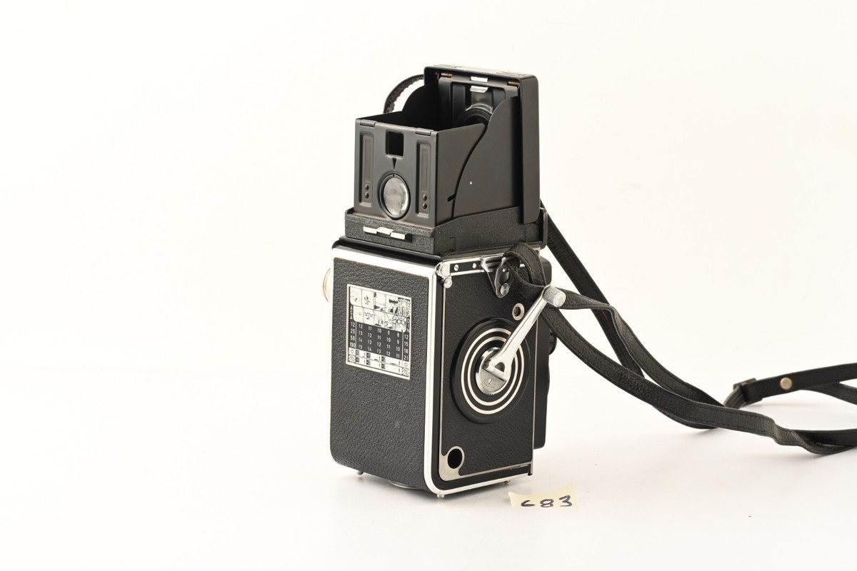 Rolleiflex 3.5 B TLR 120 Film Camera with Carl Zeiss Tessar Rolleiflex 3.5 B TLR 120 Film Camera with Carl Zeiss Tessar