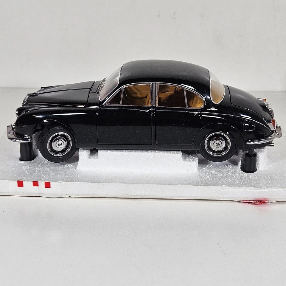 Paragon Models Daimler V8 250 0581 Diecast Limited Edition Certificate Box Pack - Image 4 of 4