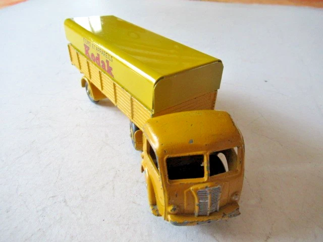 DINKY TOYS Ref 32AJ TRACTEUR PANHARD ET SEMI REMORQUE KODAK - Photo 1/4