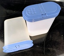 2 Tupperware Salt/Pepper/Spice/Dry Rub Shakers Green Modular Mate 1846 Excellent