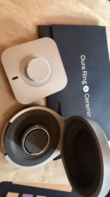 Oura Ring Gen 4 Ceramic Midnight   Größe 10   Inkl. Ladecase, Ladeschale & 