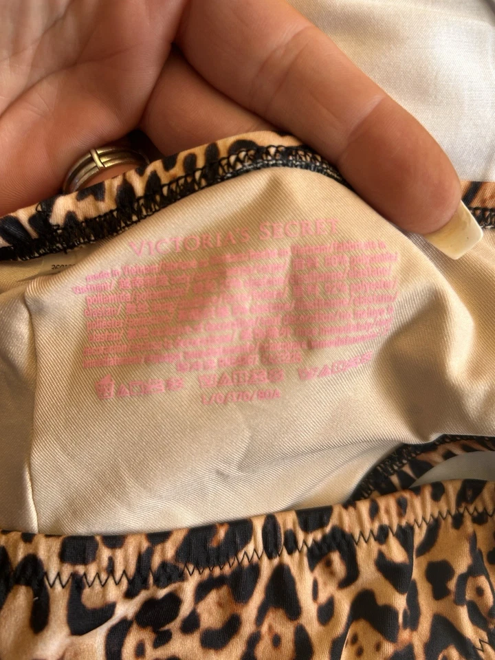 Biquíni 34 D L Victoria Secret Swim Bombshell estampa de leopardo adiciona 2 tamanhos de xícara - Imagem 2 de 3